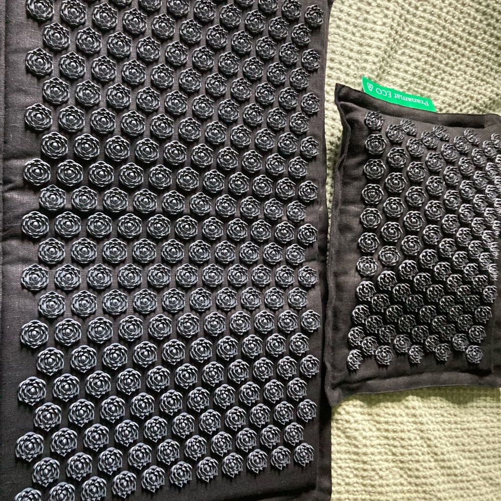 Black Pranamat and Pillow Set